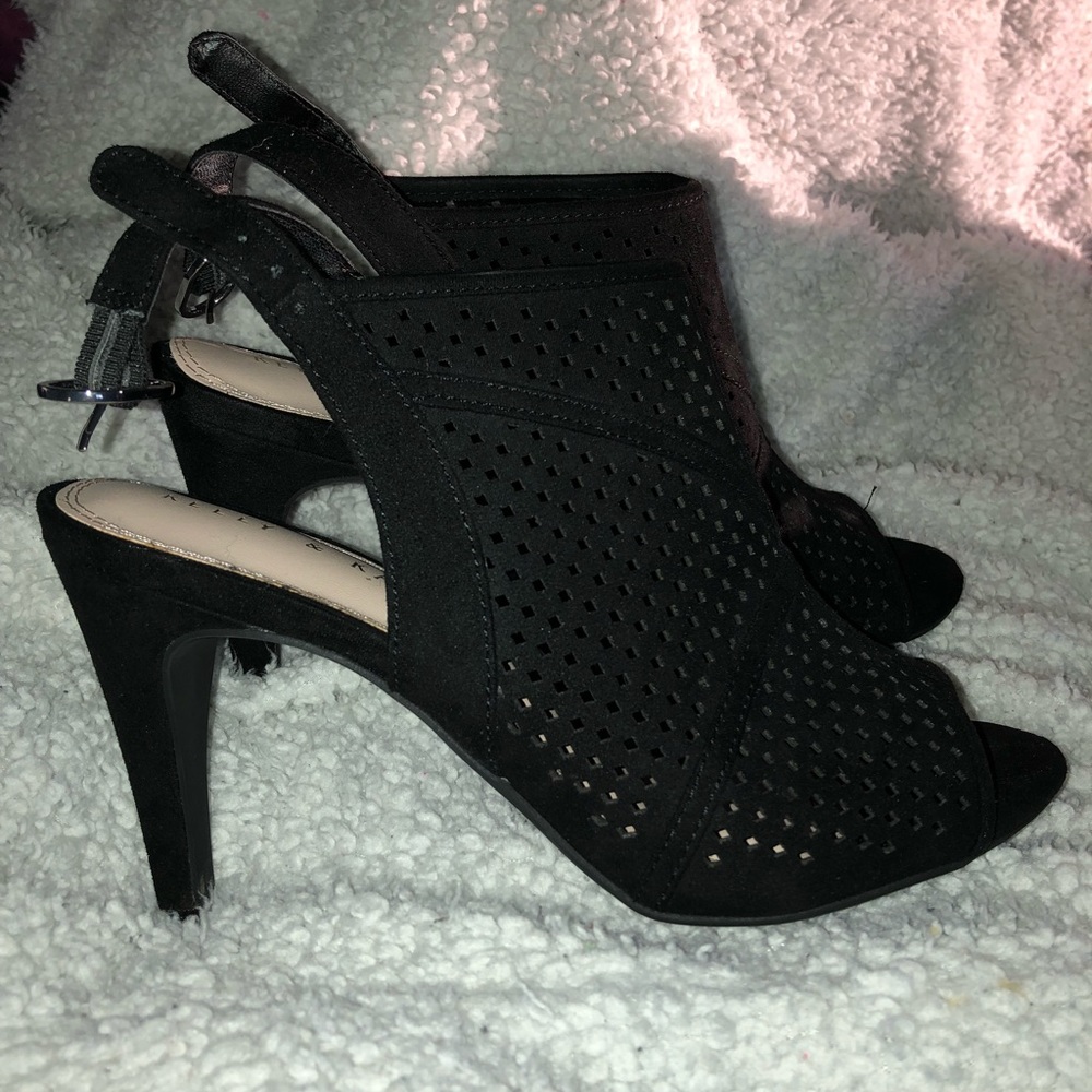 👠Kelly & Katie Black Bootie Heels!